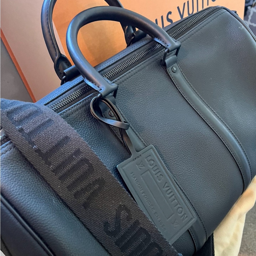 Louis Vuitton, Authentic, Aerogram Collection Kee… - image 5